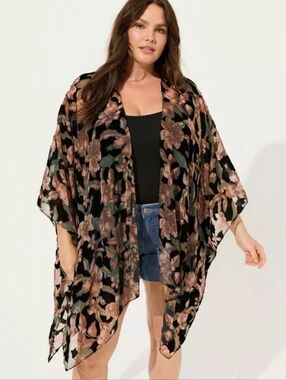 PLUS SIZE Floral Kimono Cover-Up